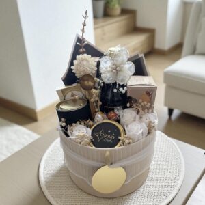 flowerbox, box prezentowy, prezent dla świadków, prezent dla świadkowej, prośba o świadkowanie, zestaw prezentowy, podziękowania GLAMOUR, złoto, kosz prezentowy, podziękowania dla świadków