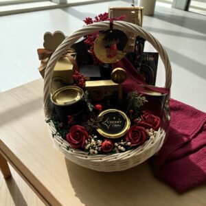 duży kosz prezentowy dla klienta, dla pracowników, prezent premium, luksusowy premium na święta bożego narodzenia, prezent świąteczny, kosz prezentowy, kawa, słodycze, miód, box prezentowy