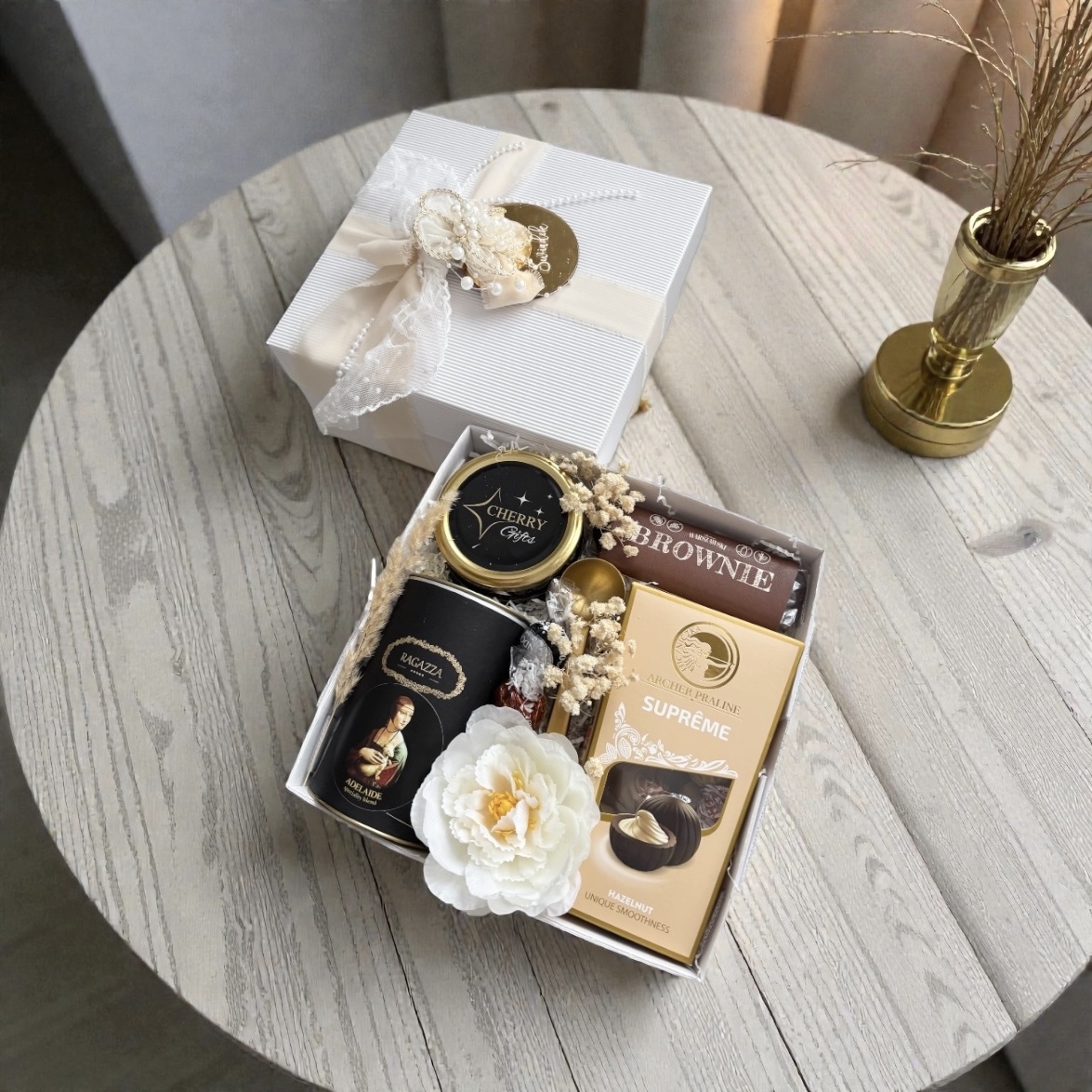 prezent dla świadkowej, styl glamour, podziękowanie ślubne dla świadkowej, box prezentowy, piękny prezent dla druhny, prezent dla świadkowej, prośba o świadkowanie, kosz prezentowy, podziękowania ślub