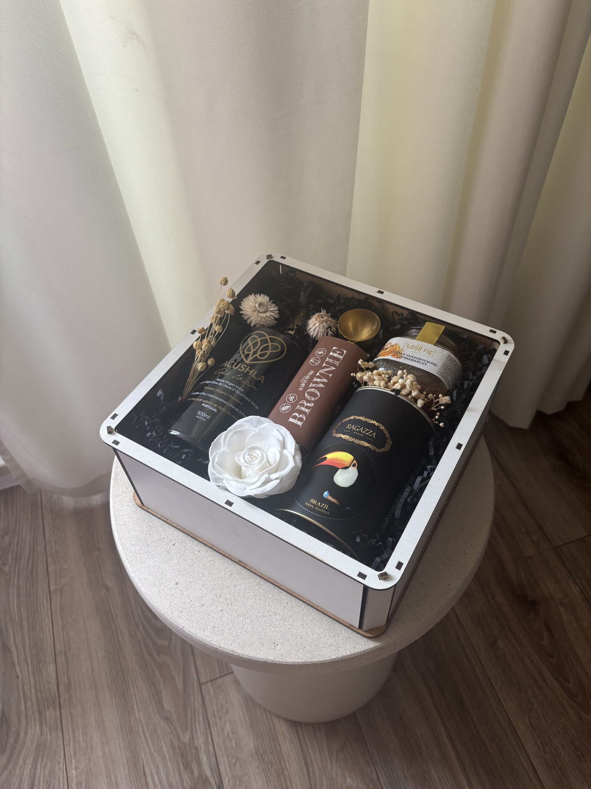 pomysł na prezent na ślub, prezent ślubny, prezent na ślub zamiast kwiatów zamiast wina personalizowany, pamiątka na ślub dla nowożeńców, oryginalny prezent na ślub dodatek do koperty box kosz