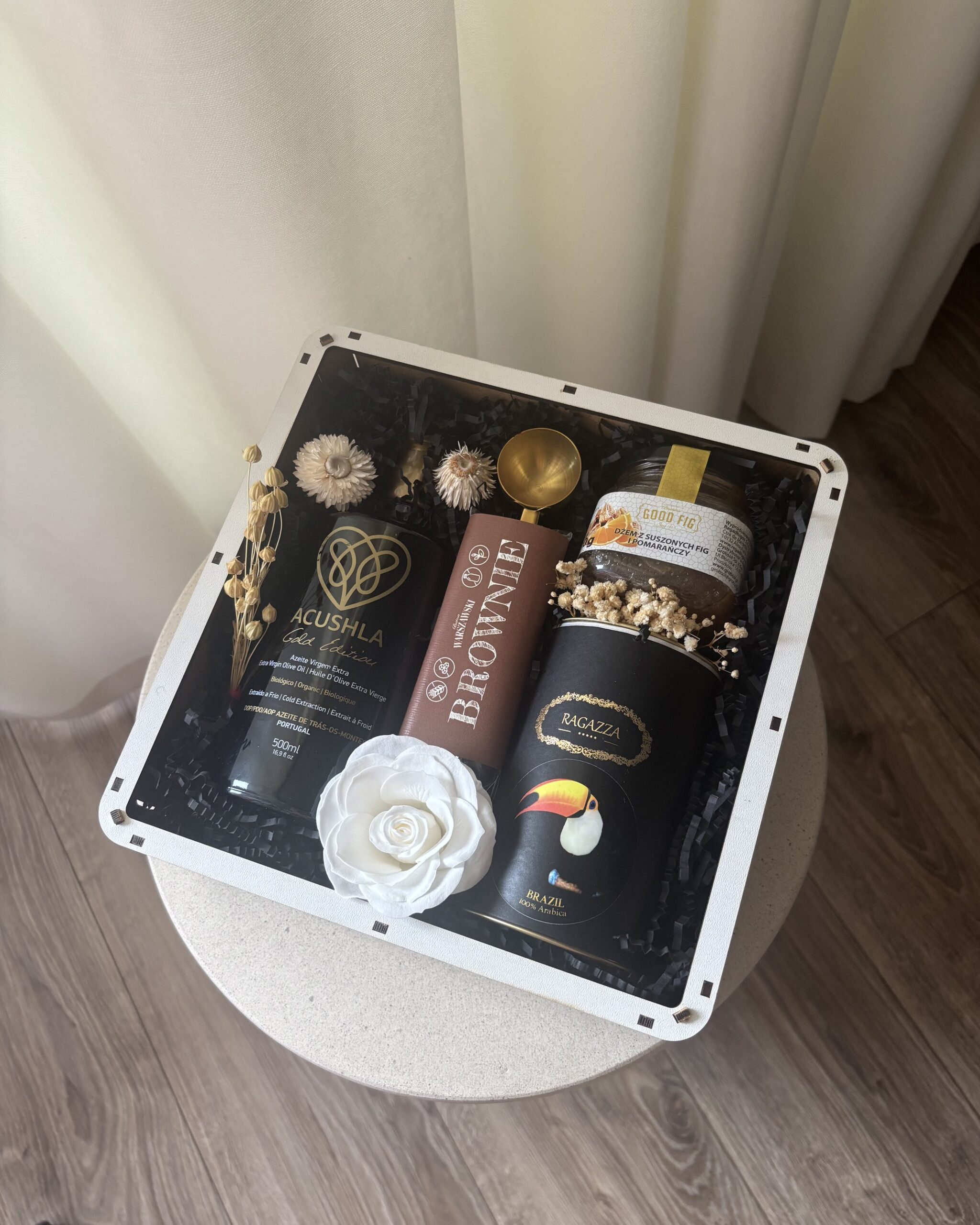 upominek dla Pary Młodej, personalizowany prezent na ślub, prezent na ślub dla przyjaciół, pamiątka prezent ślubny, prezent na ślub, zamiast pieniędzy na ślub, upominek zamiast wina, kosz box