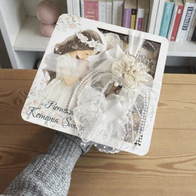 prezent dla chłopca na komunię święta, box, słodycze, pamiątka komunii świętej dla chrześniaka, prezent komunijny, prezent dla dziewczynki pamiątka komunii świętej, prezenty na komunię swiętą biblia